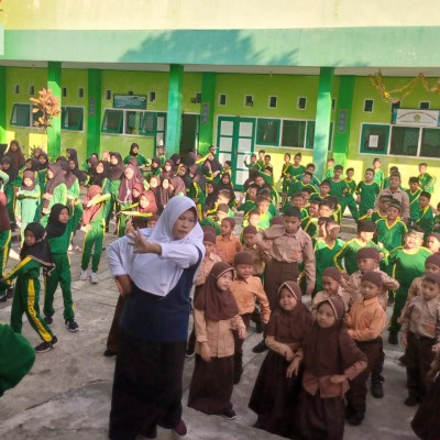 Bangun Kebersamaan dan Kebugaran: MIN 2 Rejang Lebong Jadikan Senam Pagi Rutin Jumat