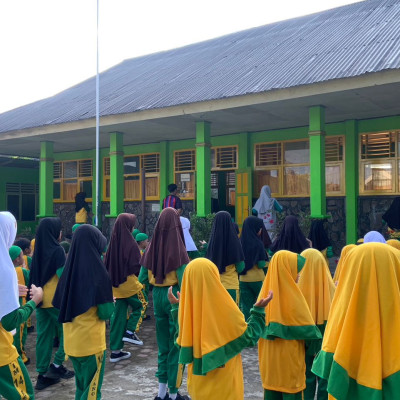 JUMAT SEHAT Kembali Aktif, MIS Muhammadiyah 14 Talang Ulu Antusias Laksanakan Senam