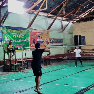 Penyuluh Agama Islam KUA Kecamatan Seluma Selatan Berlatih Dan Mengembangkan Diri Dalam Permainan Badminton