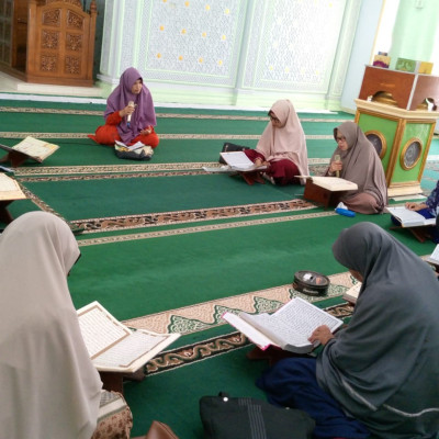 PAI Non PNS Curup Selatan Bina Ibu-Ibu Lansia Membaca Al- Quran