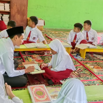 PAI Curup Selatan Goes to School: Penyuluhan Belajar Membaca Iqro dan Al-Qur'an