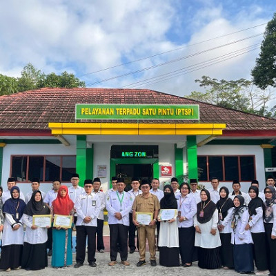 Apresiasi Kinerja Pegawai, Kemenag Kepahiang Berikan Piagam