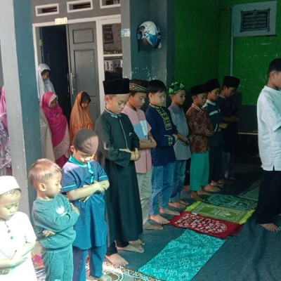 TPQ AL Qayyum : Membentuk Generasi Soleh dan Solehah Melalui Pelatihan Salat Berjamaah