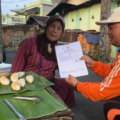 Langsung Turun ke Jalan ,Penyuluh KUA Curup Selatan Sosialisasikan Sertifikasi Halal Gratis bagi UMKM