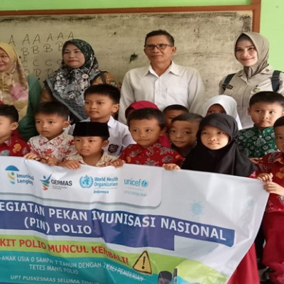 Pelaksanaan Pekan Imunisasi Nasional (Polio) di MIN 4 Kabupaten Seluma Berjalan Lancar