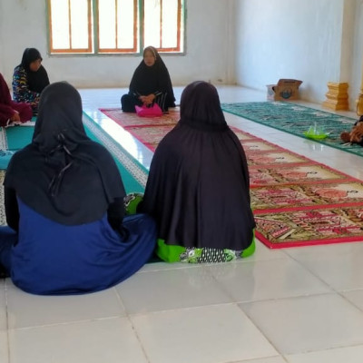 Penyuluh Agama Islam KUA Kecamatan Ilir Talo Berikan Bimbingan Majelis Taklim Desa Paluwah Terap