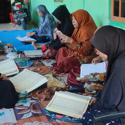 Penyuluh Agama Islam KUA Kecamatan Air Periukan Melakukan Bimbingan Penyuluhan Baca Al Qur’an kepada Majelis Taklim