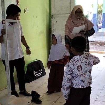 Siswa MIN 6 Seluma mengikuti kegiatan Pemeriksaan Kesehatan Berkalah dari Puskesmas Penago II