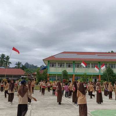 Persiapan Pawai Kemerdekaan, Tim Drumband MTsN 3 Bengkulu Selatan Giatkan Latihan