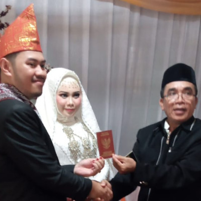 Ka Kua Kecamatan Karang Tinggi  Pimpin Pencatatan Nikah