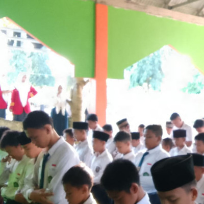 Kegiatan Rutin Sholat Dhuha Bersama Di MTsN N 1 Seluma