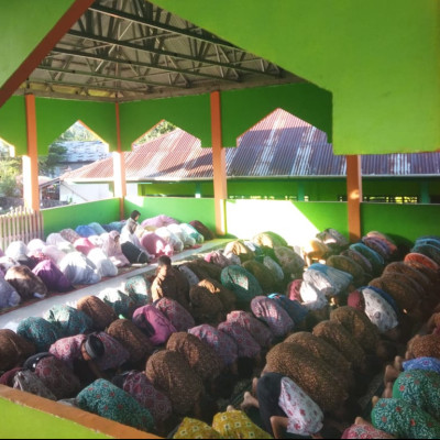 Kegiatan Rutin Jum'at Ibadah Bersama di Madrasah Tsanawiyah Negeri 1 Seluma