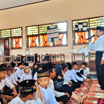 Penyuluh KUA Selupu Rejang Jalankan Program "Sapa Penyuluh Go to School,"