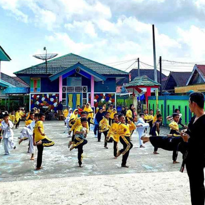 Antusiasme Tinggi Siswa MIN 1 Rejang Lebong Sambut Hari Pertama Ekstrakurikuler Taekwondo