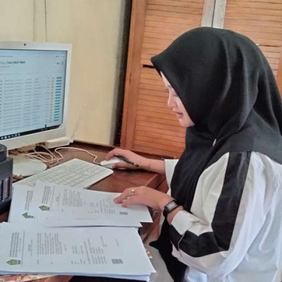 Dalam Upaya Lancarnya Proses Pencatatan Nikah , Operator KUA Curup Timur Gencar Input Data Catin Di SIMKAH