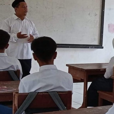 Penyuluh Agama KUA Berikan Penyuluhan Pada Remaja