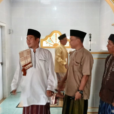 Adakan Jum'at Keliling, Kepala KUA Kerkap Bersama Camat Ajak Warga Makmurkan Masjid