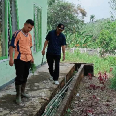 Laksanakan Gotong Royong, KUA Kecamatan Binduriang Jalin Kerjasama yang Solid