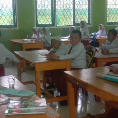 Dalam Upaya Meningkatan Kualitas Pembelajaran , Kepala MIN 2 Rejang Lebong Lakukan Supervisi Kelas