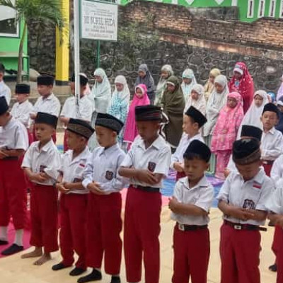 Bangun Karakter Religius Sejak Dini , MI Nurul Huda Belumai I Laksanakan Kegiatan Sholat Dhuha