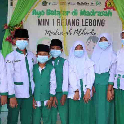 Cuaca Panas dan Berdebu, MIN 1 Rejang Lebong Himbau Siswa Pakai Masker