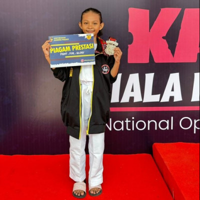 Siswi Min 1 Kaur Sabet Dua Medali Kejurnas Karate Piala Kapolri 2024