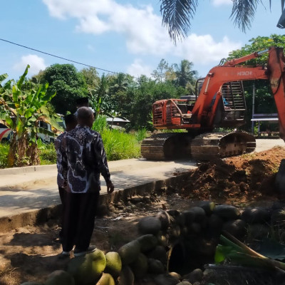 Jalin Kerjasama Lintas Sektoral, MTsN 5 Mukomuko Gandeng Pemerintah Desa Lakukan Perawatan Saluran Air