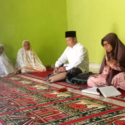 PAI KUA Seluma Timur Isi Pengajian Majelis Taklim Masyitoh Bahas Keutamaan Membaca Al-Qur'an