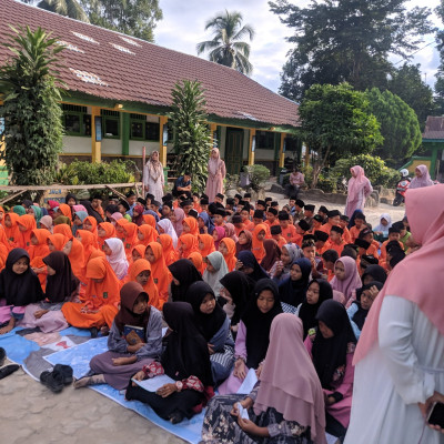 Cahaya Islami Siswa Kelas 6 MIN 2 Bengkulu Tengah Bersinar Dalam Kegiatan Muhadarah