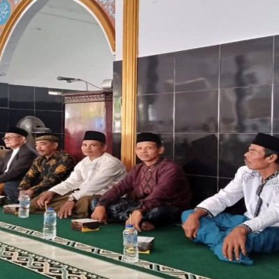 Jajaran KUA Sukaraja Hadiri Pengajian Permata Fastabiqul Khoirot  Di Masjid Al- Ihklas  Desa Sido Sari Kecamatan Sukaraja