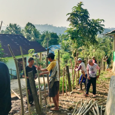 Ciptakan Madrasah Nyaman, Orang Tua dan Guru MIN 4 Bengkulu Selatan Gotong Royong