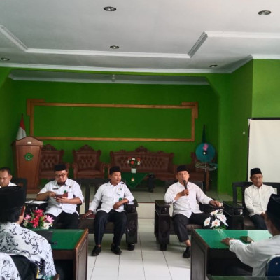 Kepala KUA Kecamatan Seluma Timur Menghadiri Rapat Koordinasi Bulanan Di Kemenag Kabupaten Seluma