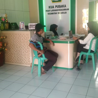 Warga Akui Pelayanan Terbaik Saat Perbaiki Data Buku Nikah Di KUA Kecamatan Sukaraja