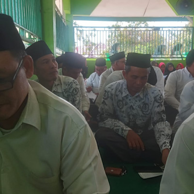 Kepala MTs Negeri 4 Seluma menghadiri  kegiatan Istighosah dan  Dzikir Bersama di Mushola Al-Mabrur Kemenag Seluma