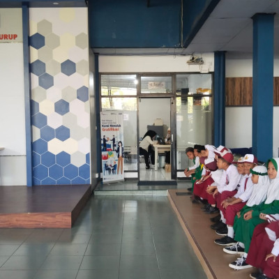 BRI Rejang Lebong Salurkan Paket Pendidikan untuk 10 Siswa Mis Guppi 13 Tasik Malaya : Ringankan Beban Orang Tua dan Semangati Prestasi