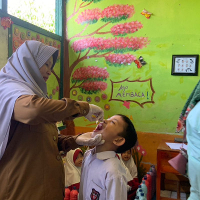 Pelaksanaan PIN Polio Tahap 2 di MIS Muhammadiyah 14 Talang Ulu Berjalan Kondusif