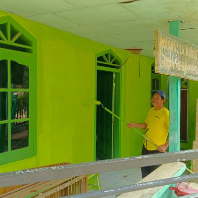 Ciptakan Rumah Ibadah Rapi Dan Indah Penyuluh Agama KUA Kecamatan Lubuk Sandi Cat Rumah Ibadah