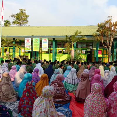 MIN 5 Benteng Gelar Sholat Dhuha Berjamaah Bersama Seluruh Siswa: Membangun Karakter Religius Dan Kebersamaan