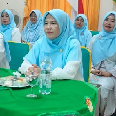 Ketua DWP Kanwil Kemenag Provinsi Bengkulu Ikuti Istighosah dan Pengajian Bulanan Secara Virtual