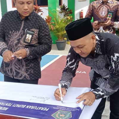 Dukung Rancangan PERDA Pencegahan Pernikahan Dibawah Umur, Ka KUA BI Tandatangani Petisi