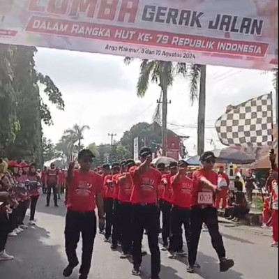 MTsN 1 BU Ikut Meriahkan HUT RI Dengan Lomba Gerak Jalan