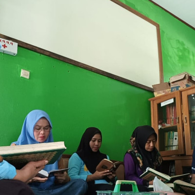 Tadarusan KUA Kecamatan Air Periukan"Alqur'an Sebagai Penerang di alam Kubur