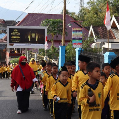 MIN 1 Rejang Lebong Gelar Jalan Sehat