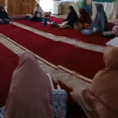 Penyuluh Senior KUA Curup Selatan Ajak Majelis Taklim Miftahul Jannah Jaga Cinta Tanah Air di Tengah Semangat Kemerdekaan