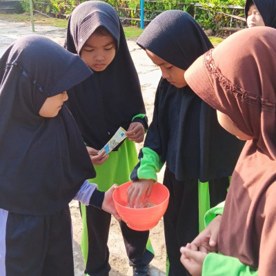 Gerakan Jumat Berinfak: MIN 3 Bengkulu Tengah Inspirasi Kebiasaan Berbagi Setiap Pekan