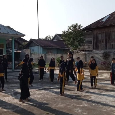 Pencak Silat Kembangkan Potensi Siswa MI 11 GUPPI