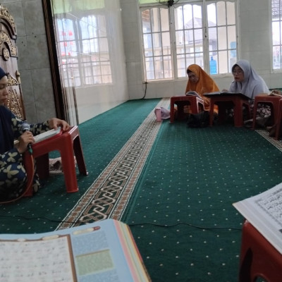 Mengoptimalkan Bacaan Al-Qur'an: Program Pembinaan oleh PAI KUA Curup Utara di Majlis Taklim Nurul Hidayah