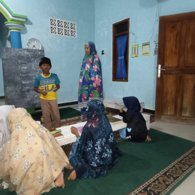 Penyuluhan Agama Islam (KUA) Kecamatan Air Periukan Berikan Materi Anti Bullying Pada Anak Didik TPQ Ar-Rohman Desa Tawang Rejo