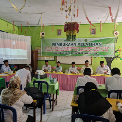 Pelatihan Pengembangan Keprofesionalan Berkelanjutan Bagi Guru Madrasah Ibtidaiyah Di Min 2 Bengkulu Tengah