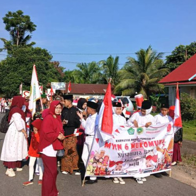 MTsN 6 Mukomuko Antusias Ikuti Karnaval di Desa Lubuk Mukti